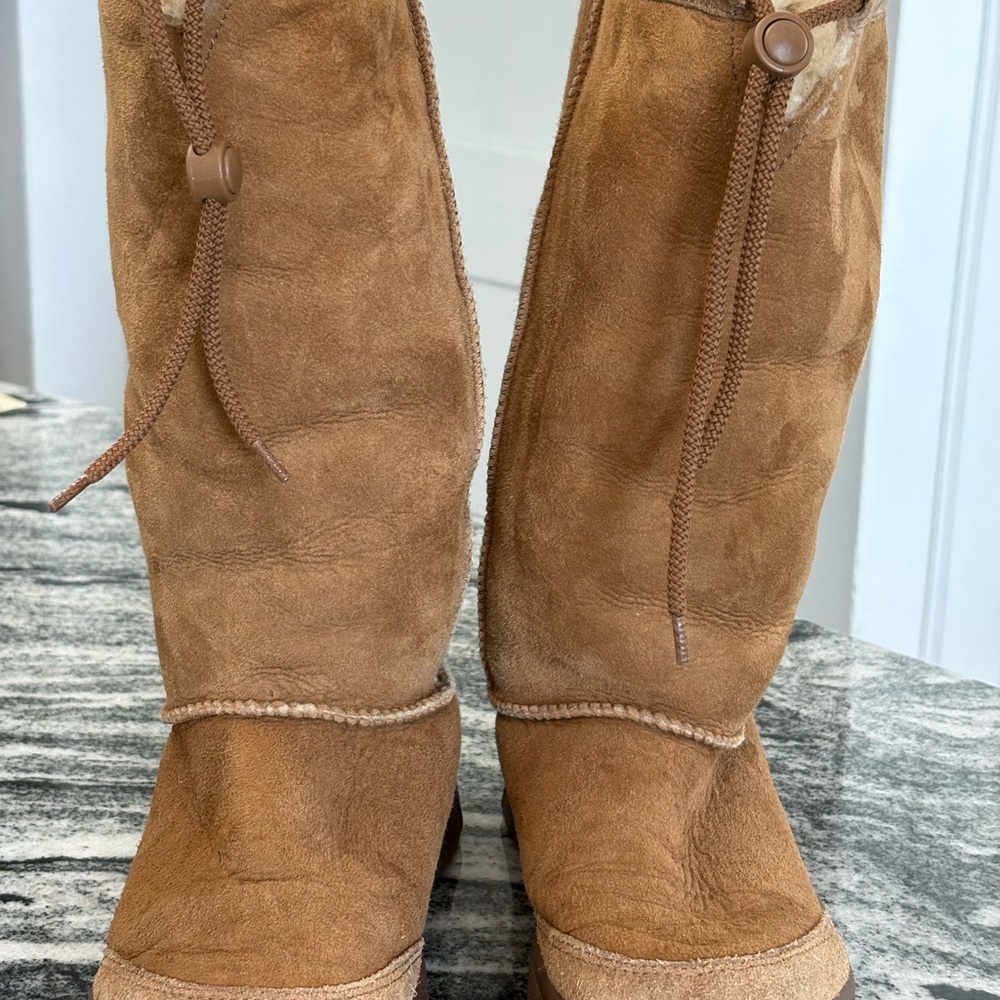 UGG Australia Women’s Tall Chestnut Suede Winter Boots Size 9 Style # 5250